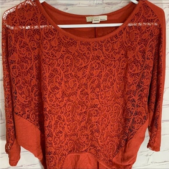 Derek Heart medium orange top - Picture 2 of 5